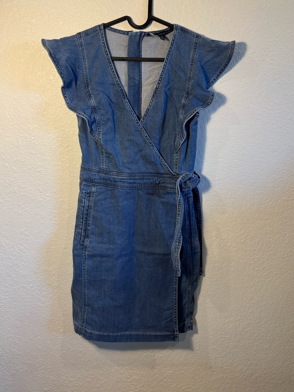 WHBM Blue Denim Ruffle Accent Wrap Tie Waist Mini Feminine Summer Dress Size 0